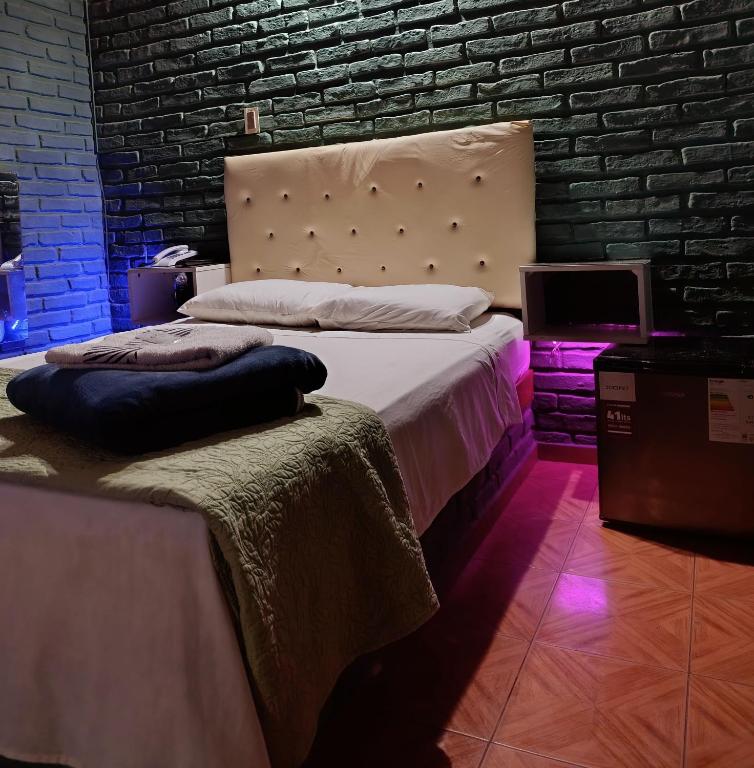 Habitaciones amplias con baño y garage privado Motel Coloso, Salto