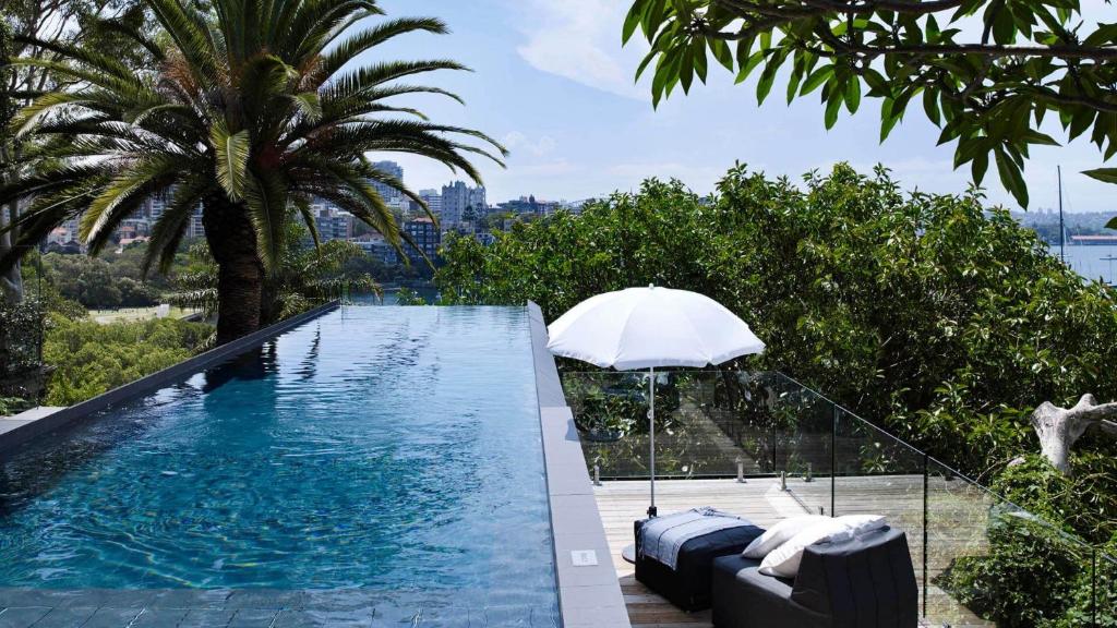 Little Darling, Sydney