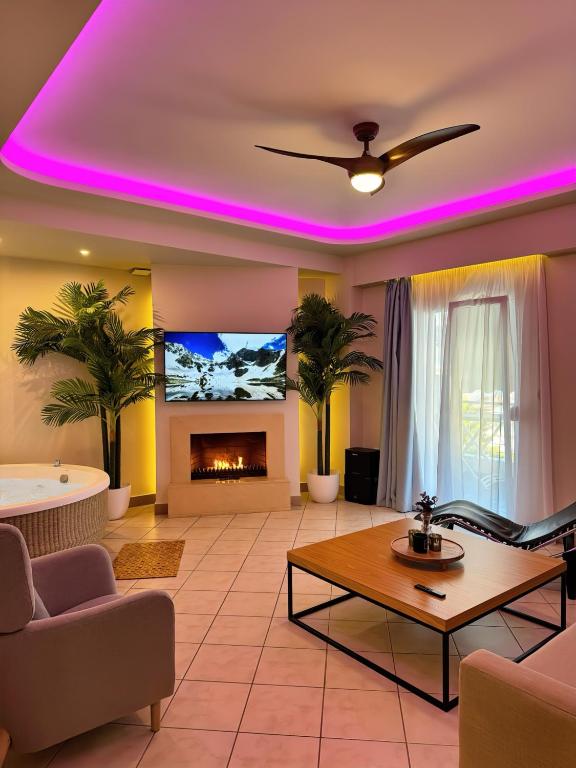 Etherial Suite with Mountain View Fireplace & Indoor Jetted Tub, Stómion