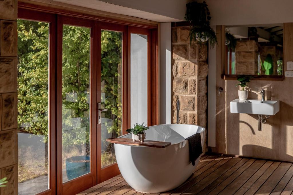 View! Farm in Bridgewater! Luminous Pond Farm, Bridgewater