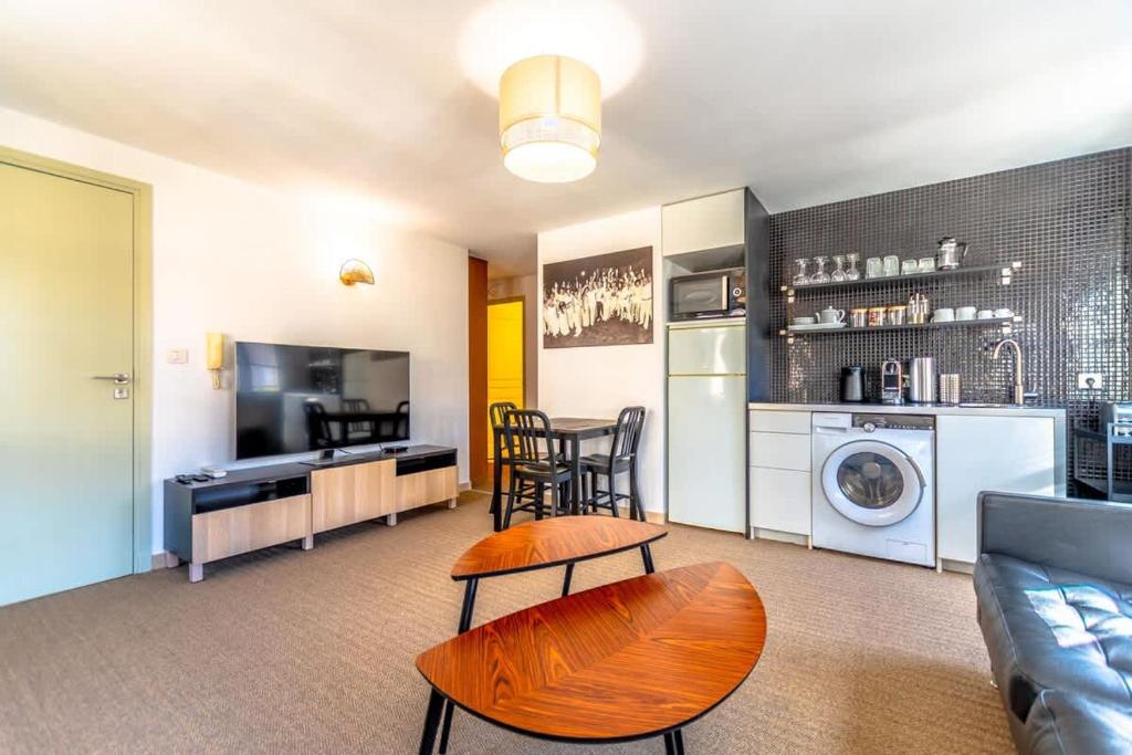 Les Lices A l Cozy & Central l Shellter Rentals - 2