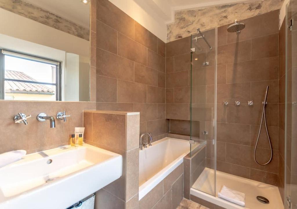 Loft Allard l Harbour Views l Shellter Rentals - 5