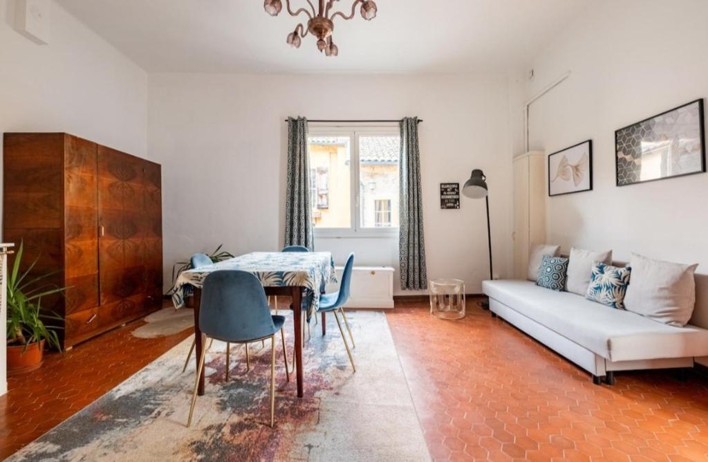 Central Penthouse G Reni - 3