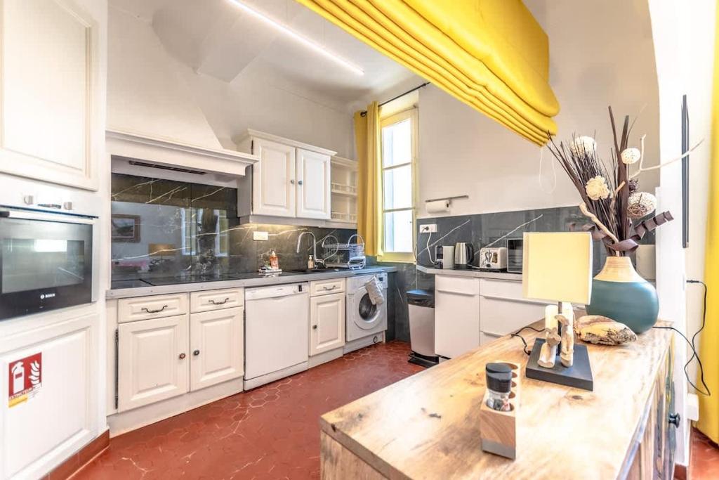 Le Seillon l Perfect Location l Shellter Rentals - 2