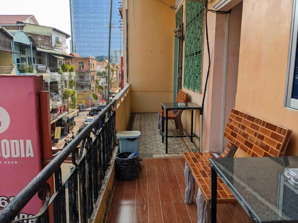 Dining and leisure facilities at Golden Home Guesthouse, Golden Home Guesthouse