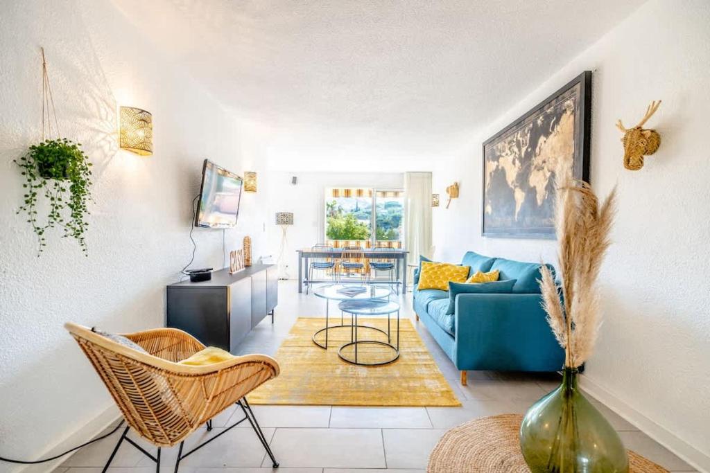 Les Amourie l Terrace & Parking l Shellter - 1