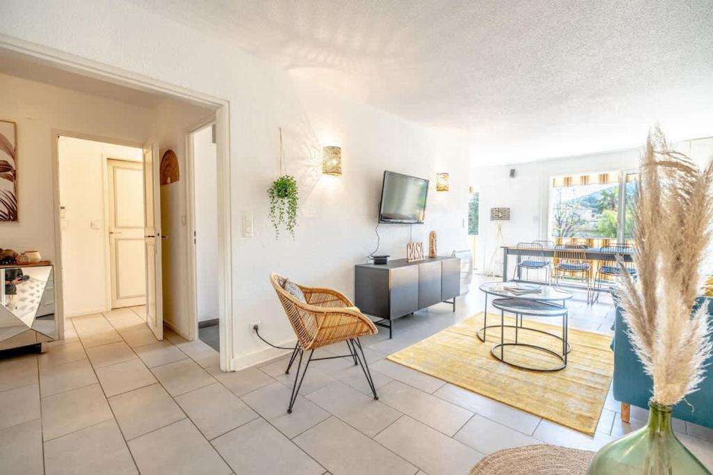 Les Amourie l Terrace & Parking l Shellter - 5