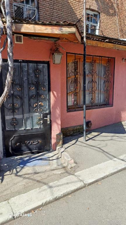 v. dolidze 45, Tbilisi