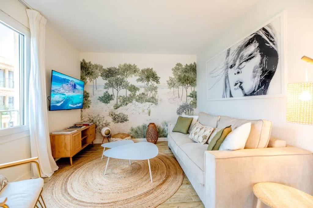 La Florida l Terrace & Beach l Shellter Rentals - 2