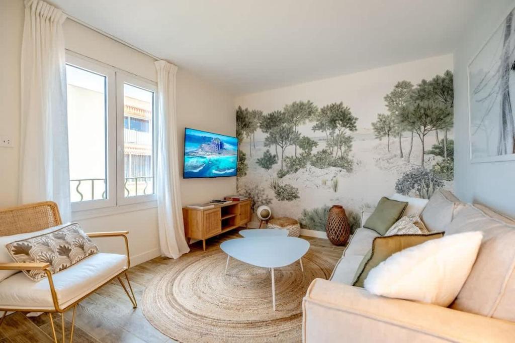 La Florida l Terrace & Beach l Shellter Rentals - 5