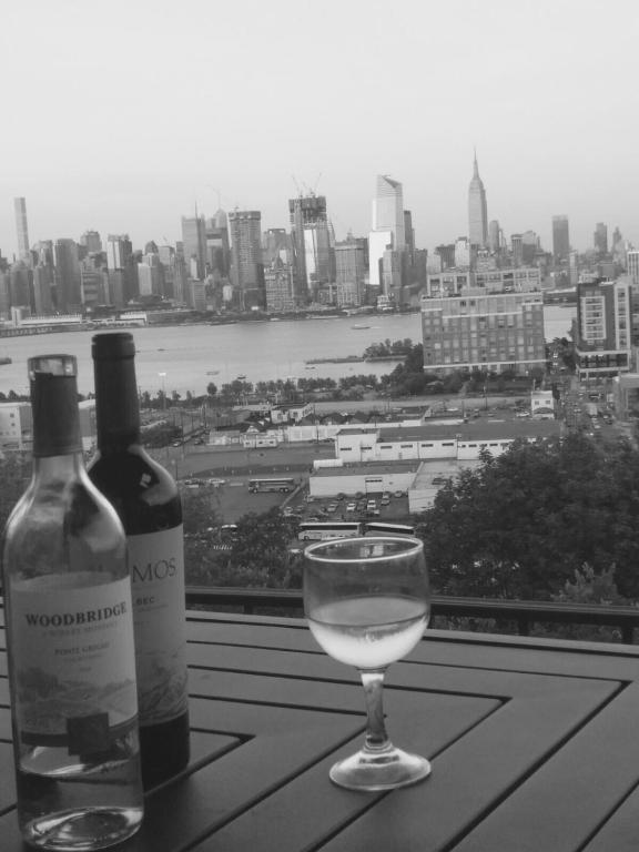 World Trade Apt 3 15 Minutes to Times Square, Union City