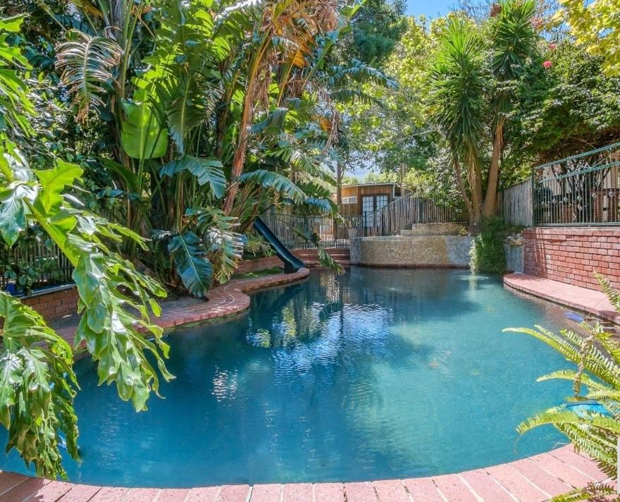 Sacred Mountain Lodge スイミングプール