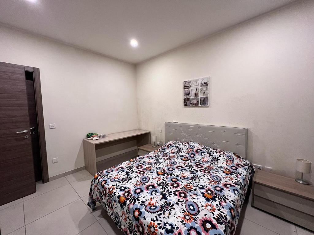 Private room with bathroom in Balluta Bay - Shared Flat, Saint Julianʼs