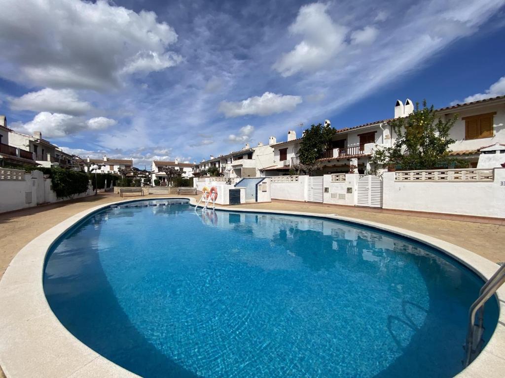 TH31 Casa adosada con piscina y playa al lado - 1