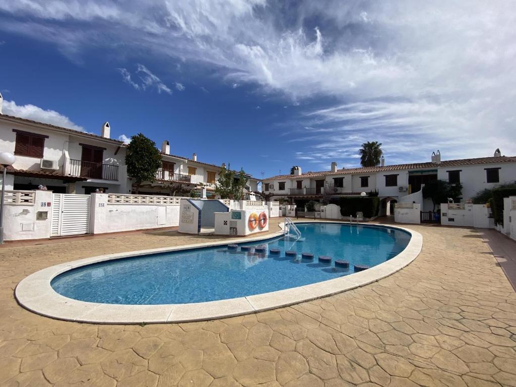 TH31 Casa adosada con piscina y playa al lado - 3