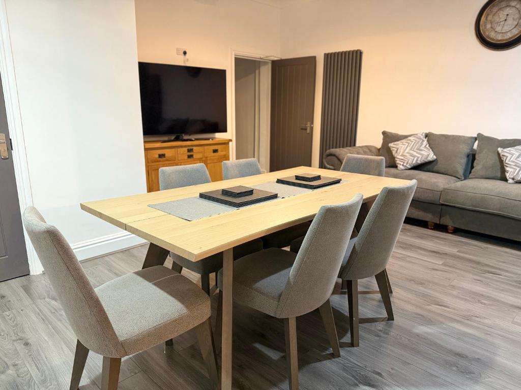 Elegance meets Comfort Free Parking Wifi Netflix and Ensuite Bathrooms, Birmingham