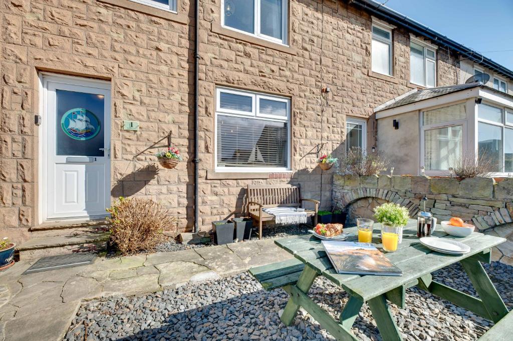 1 Beechcroft Cottage, Seahouses photo 4
