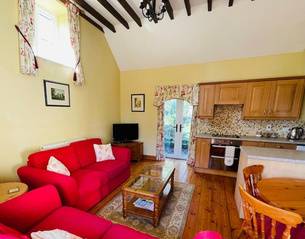 Cotswold country cottage on a peaceful farm, Ramsden