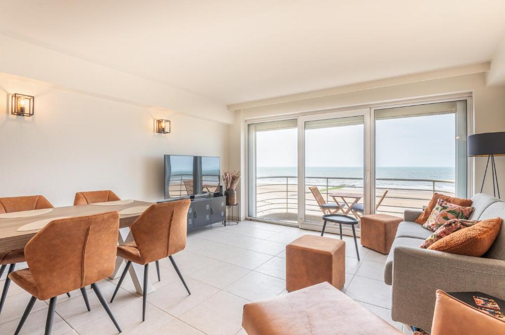 Beautiful apartment with Sea Views and parking, Ostende