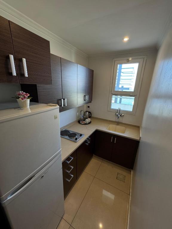 Kitchen, Ny Suites in Beirut