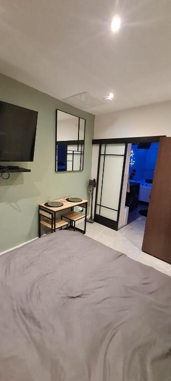 Apartment in Paris with Jaccuzzi - 3