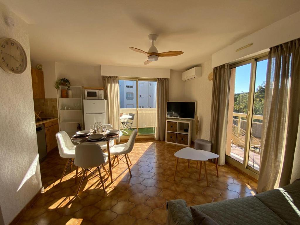 Appartement Port Hyères 2 ch terrasses box - 1
