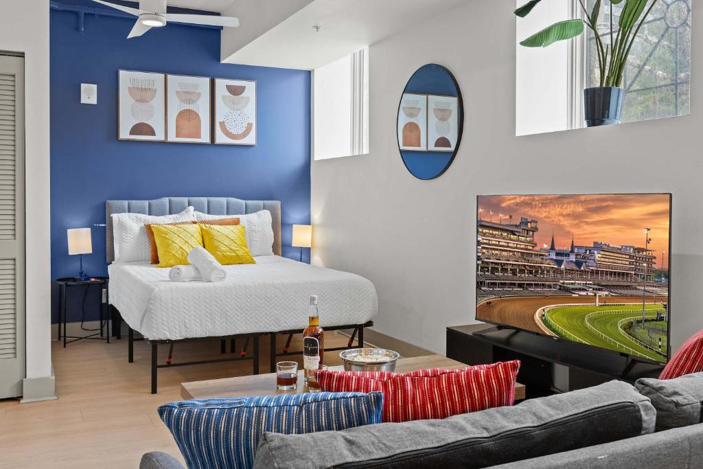 Bright and Modern Studio in Louisville # 108, Louisville