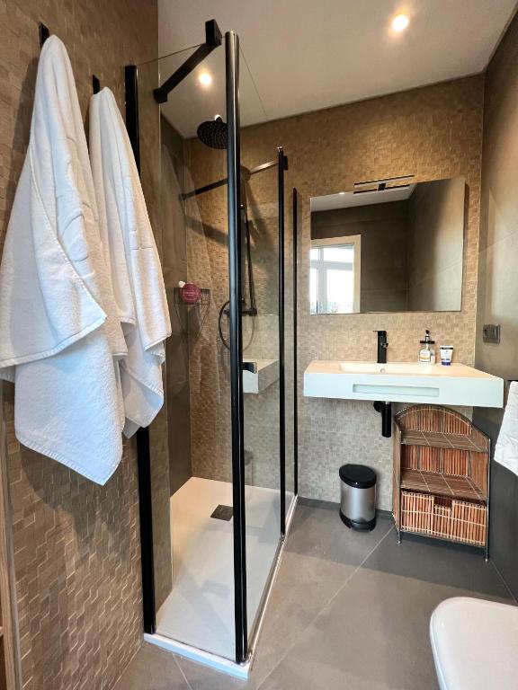 Acogedor Apartamento Moderno con Piscina en Nerja, Perfecto para una Escapada - 4