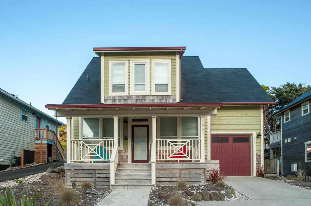 A Bit of R n R, Lincoln City