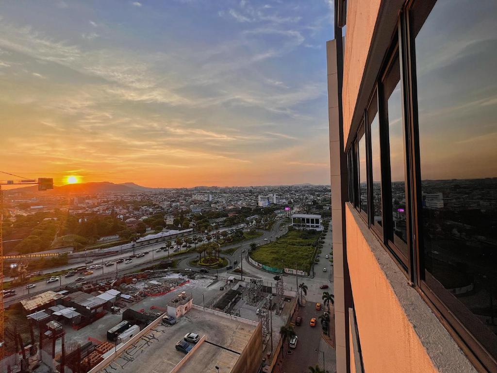 Depa Bellini, vista a la ciudad, Puerto Santa Ana - 5