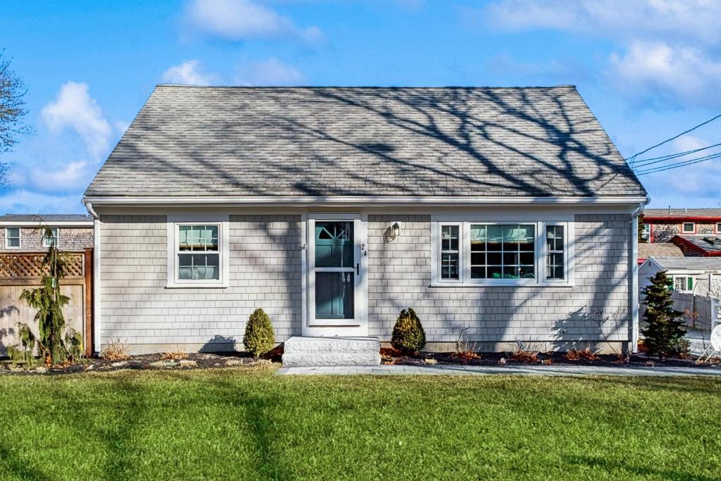 Seabreeze Escape, Falmouth