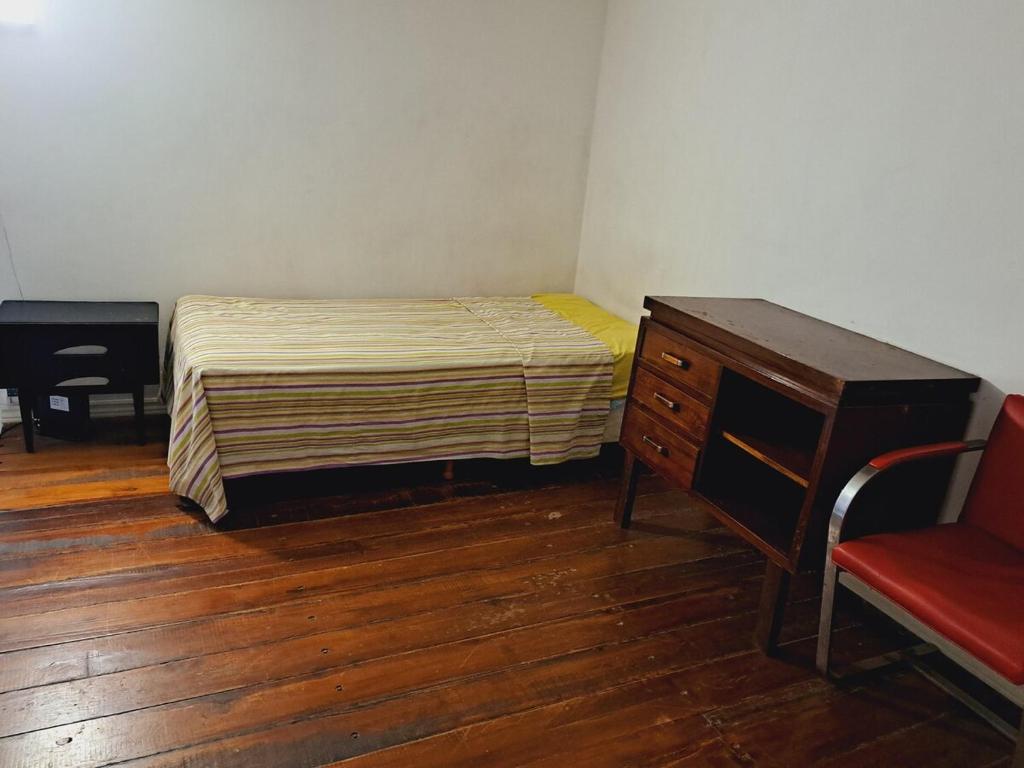 Habitacion Grande en Av Corrientes - 4