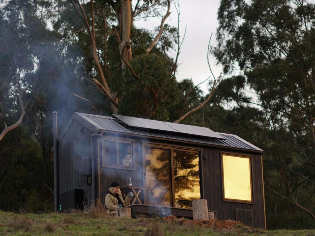 Off-Grid Cabin Surrounded by Nature - Hot Tub - Arlo, Hallston