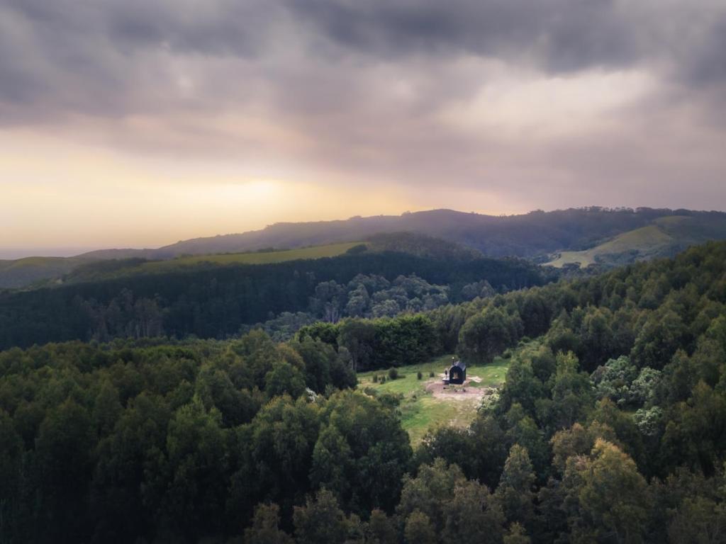 Ocean View Off-Grid Cabin Secluded in Nature - Aprilla, Johanna