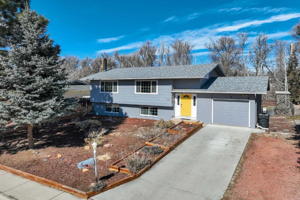 Colors of Colorado Parks & Trails Dog-Friendly, Fountain