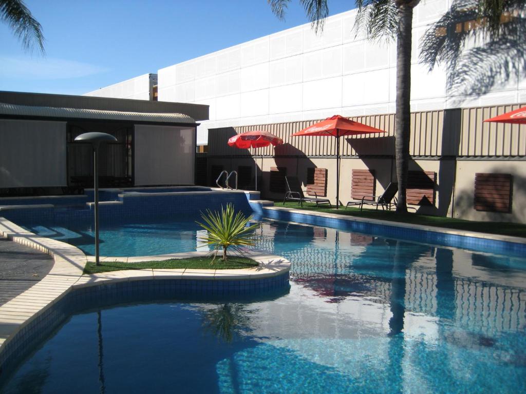 Swimming pool, Sandors Motor Inn in Mildura