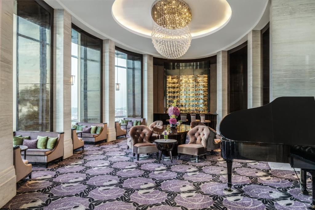 Bar/lounge, Hotel Ciputra World Surabaya managed by Swiss-Belhotel International in Surabaya