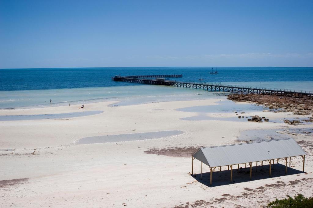 Cliff House Beachfront Villas photo
