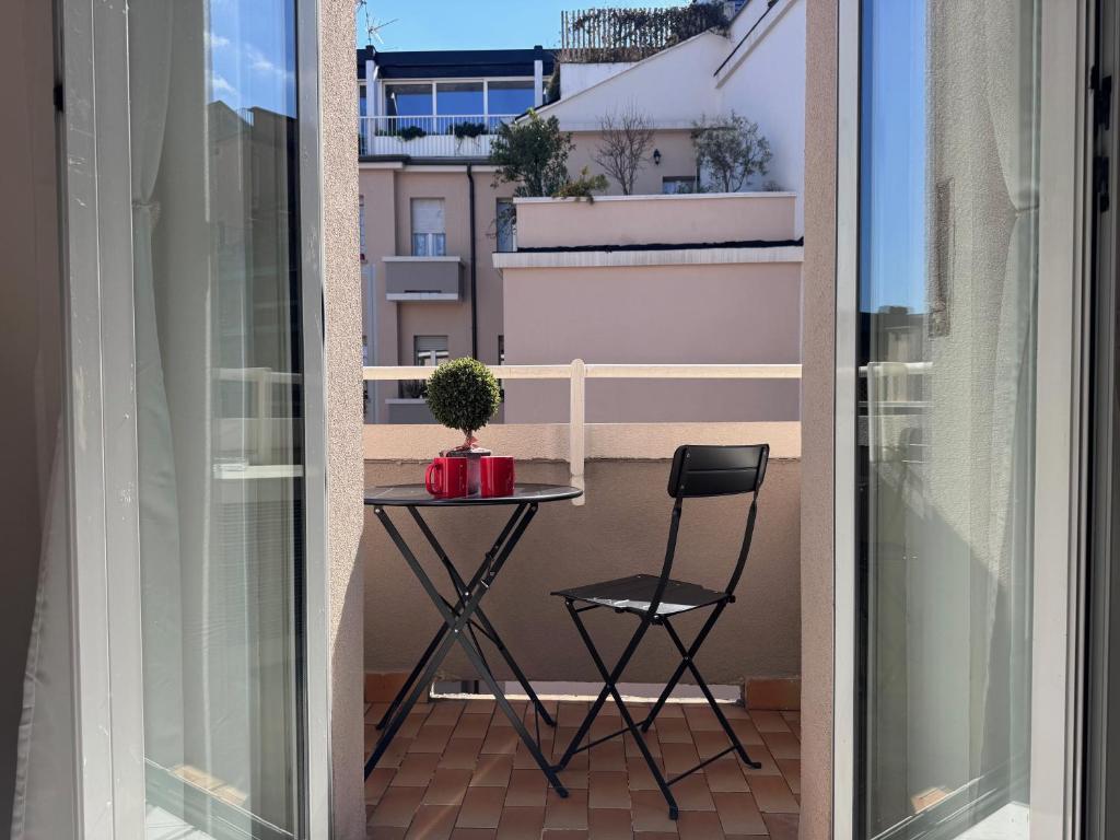 Bright Apartment with balcony in Corso XXII Marzo - 3
