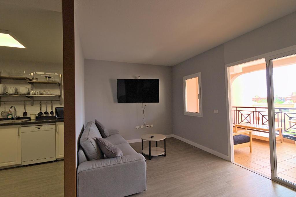 Large modern apartment with terrace & heated pool - 5