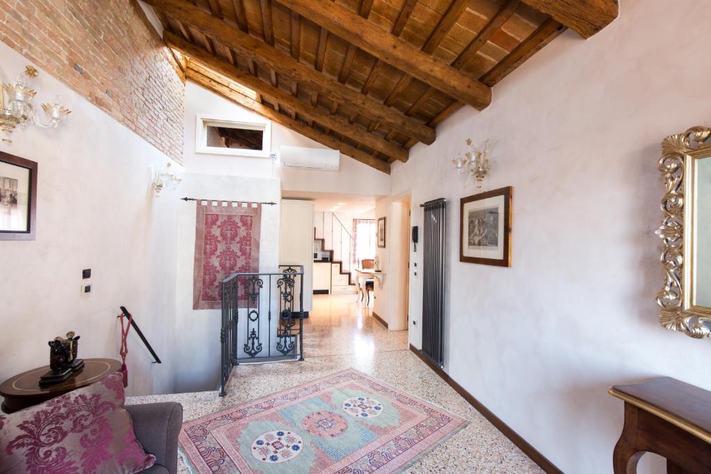 Ca Manzoni Apartment with Terrace photo