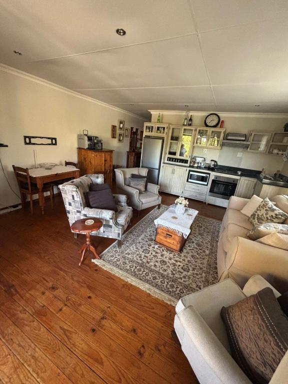 33 On Loop, Flat 4, Ladybrand