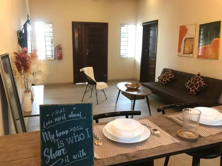 Stylish Homely Apartment in Accra CBD, Accra