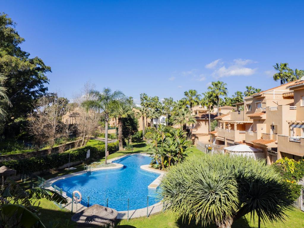 Cubo's Cabopino Beach Marbella Apartment - 3