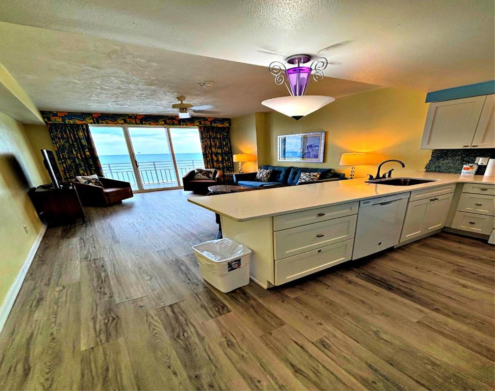 1 BR Direct Oceanfront Condo Wyndham Ocean Walk Resort - Daytona Funland 703 전경