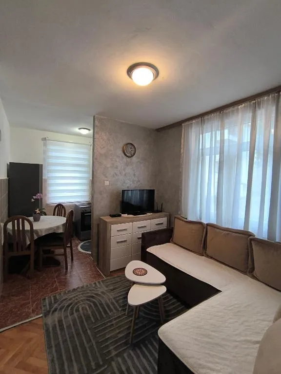 Apartment ONE，位于普卢日内的酒店