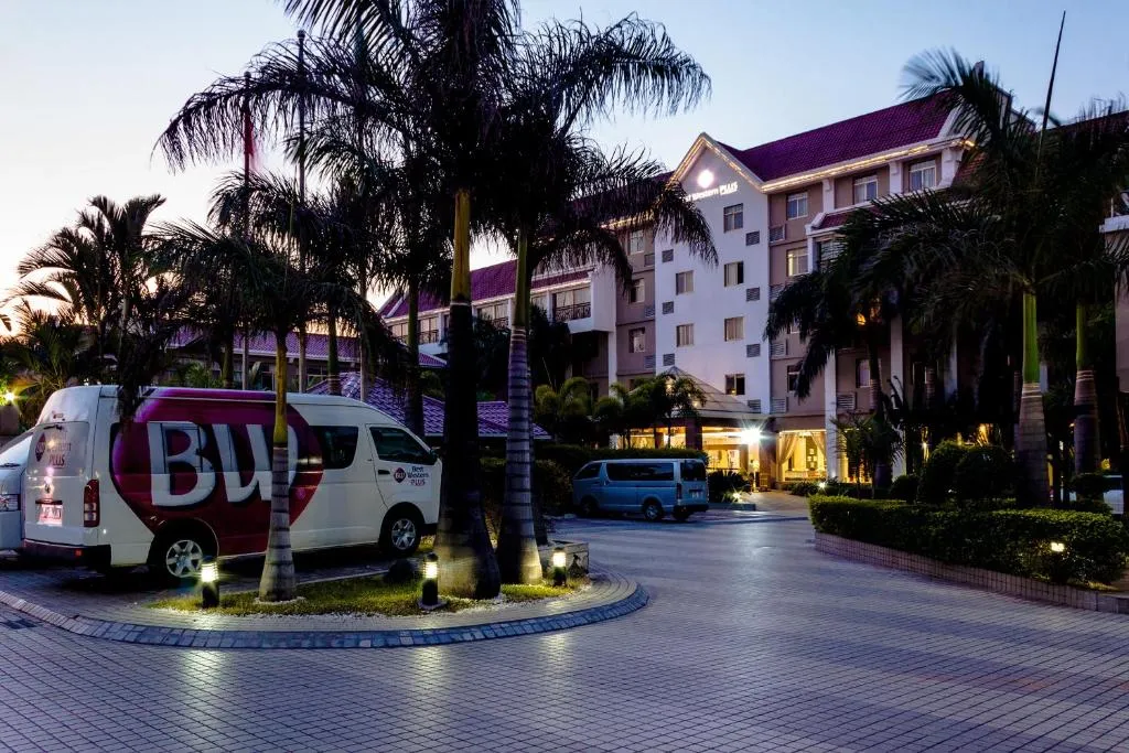Best Western Plus Paramount Hotel，位于卢萨卡的酒店