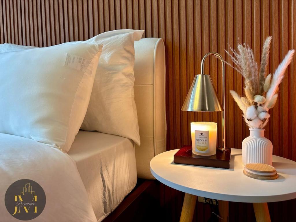 Cozy & Aesthetic 1 BR in BGC, Manila