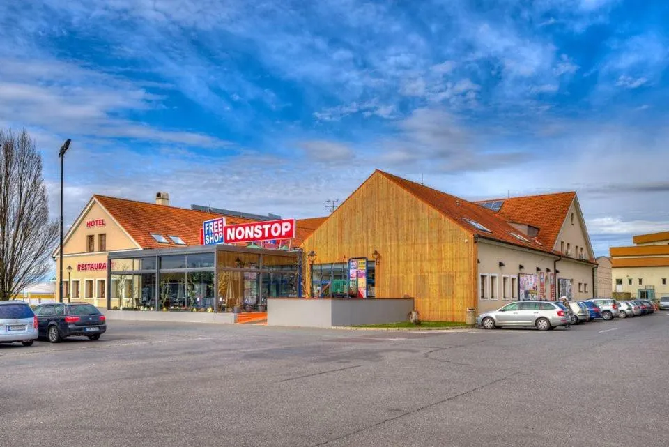 Itvv, hotel v destinaci Chvalovice