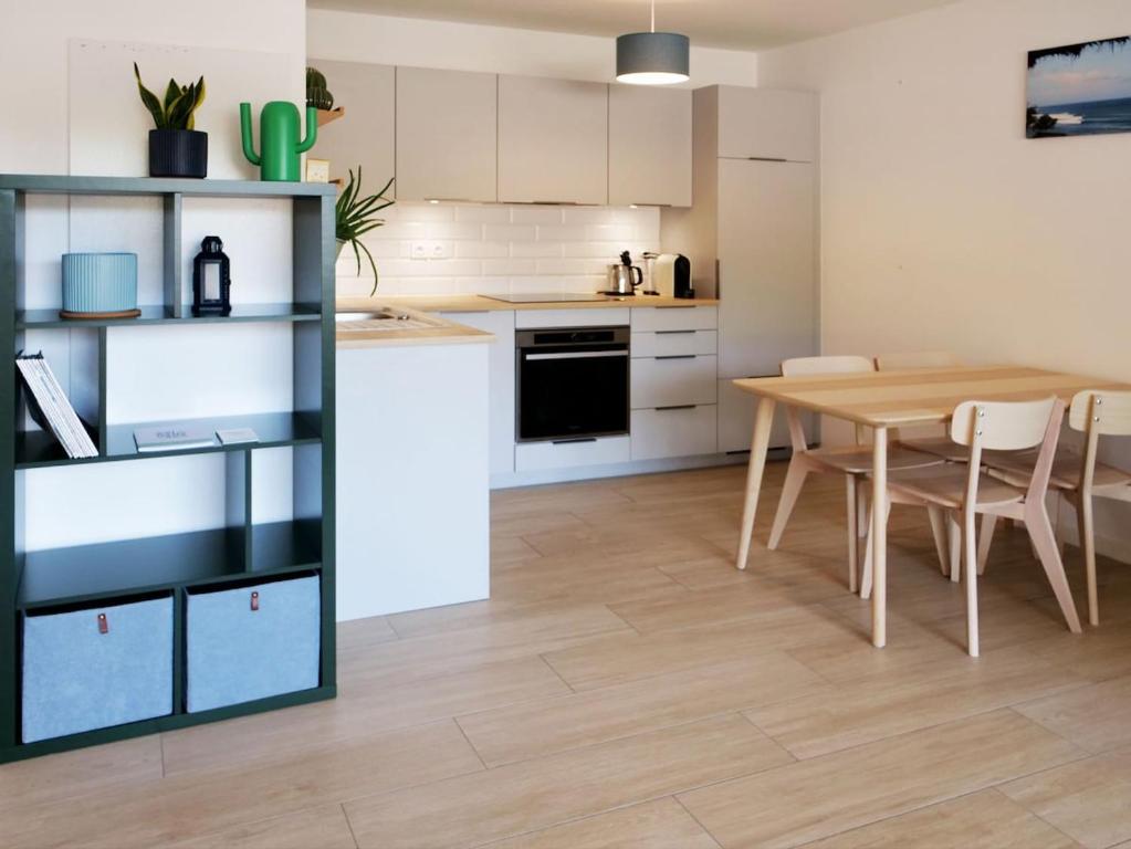 Appartement neuf T2 50m2 calme et spacieux près de la plage et golf avec grand balcon privé - 2